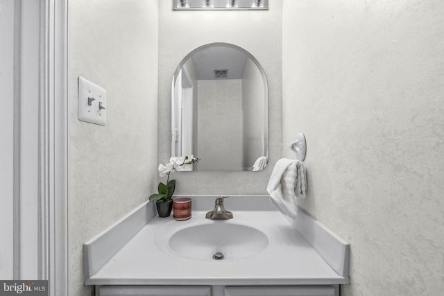 9101 BLUE JUG LNDG, Burke, VA 22015