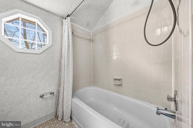 9101 BLUE JUG LNDG, Burke, VA 22015