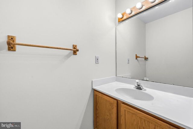 9101 BLUE JUG LNDG, Burke, VA 22015