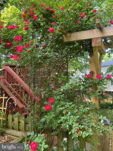 9101 BLUE JUG LNDG, Burke, VA 22015