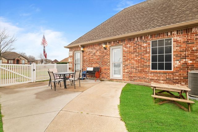 1801 Highland Springs Drive, Haslet, TX 76052