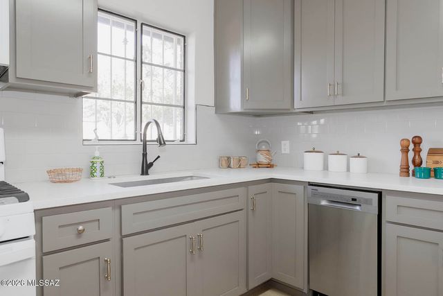 4455 E Whitman Street, Tucson, AZ 85711