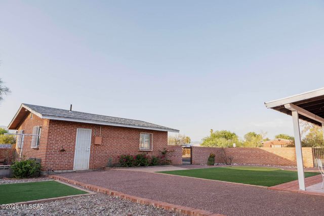 4455 E Whitman Street, Tucson, AZ 85711