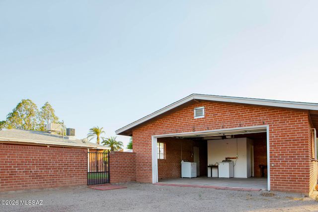 4455 E Whitman Street, Tucson, AZ 85711