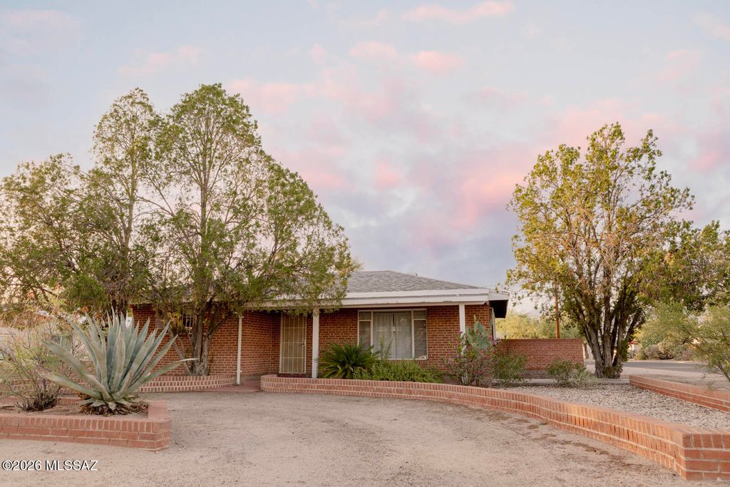 4455 E Whitman Street, Tucson, AZ 85711