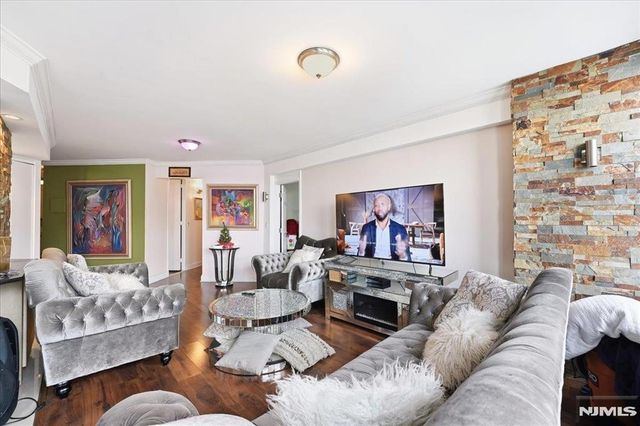 7004 Boulevard East 8C, Guttenberg, NJ 07093