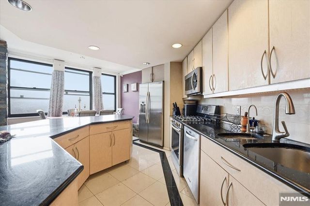 7004 Boulevard East 8C, Guttenberg, NJ 07093