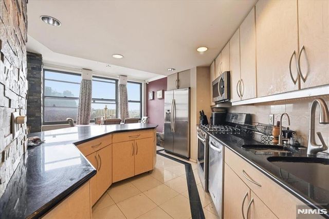 7004 Boulevard East 8C, Guttenberg, NJ 07093