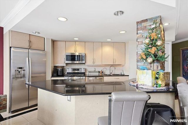 7004 Boulevard East 8C, Guttenberg, NJ 07093