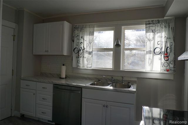 971 N Chevrolet Avenue, Flint, MI 48504