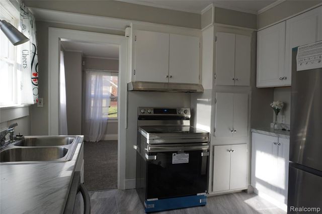 971 N Chevrolet Avenue, Flint, MI 48504