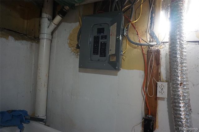 971 N Chevrolet Avenue, Flint, MI 48504