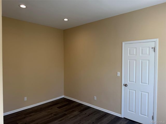 671 Main Street 1, Farmingdale, NY 11735