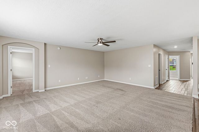 6178 N Woodhaven Drive, Mccordsville, IN 46055