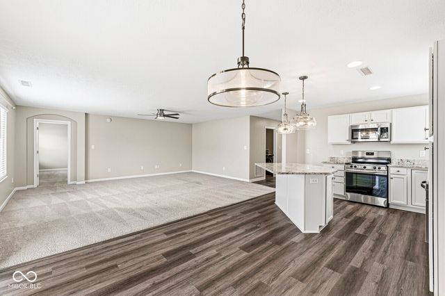 6178 N Woodhaven Drive, Mccordsville, IN 46055