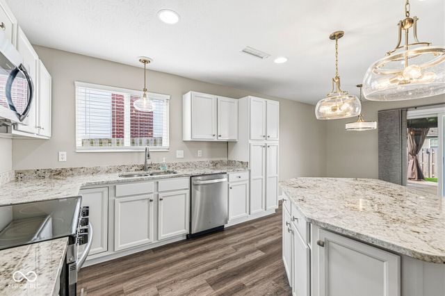 6178 N Woodhaven Drive, Mccordsville, IN 46055