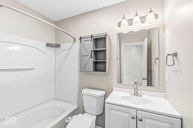 6178 N Woodhaven Drive, Mccordsville, IN 46055