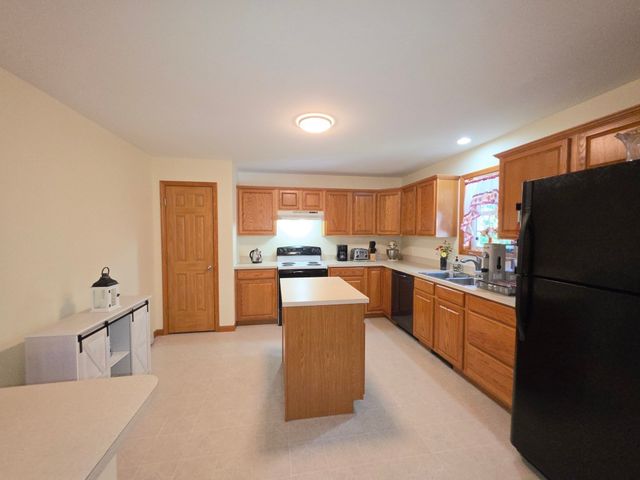 36 Ludlow Road, Chicopee, MA 01020