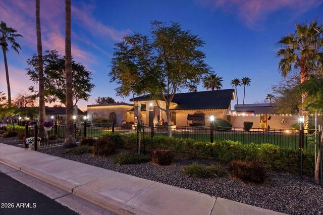 2352 E FLORIAN Circle, Mesa, AZ 85204