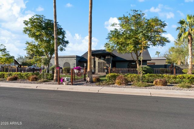 2352 E FLORIAN Circle, Mesa, AZ 85204