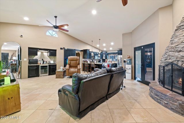 2352 E FLORIAN Circle, Mesa, AZ 85204