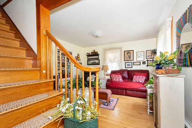 11 Myrtle Rd, Gardner, MA 01440