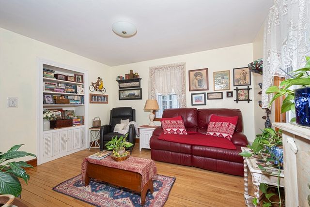 11 Myrtle Rd, Gardner, MA 01440