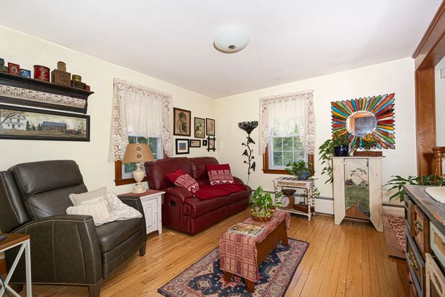 11 Myrtle Rd, Gardner, MA 01440