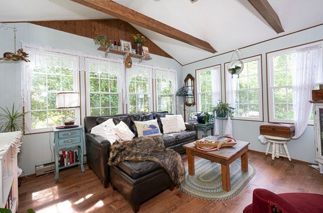 11 Myrtle Rd, Gardner, MA 01440