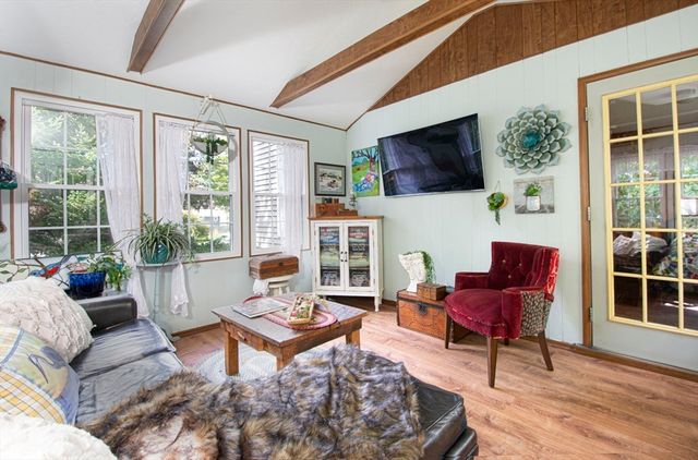 11 Myrtle Rd, Gardner, MA 01440
