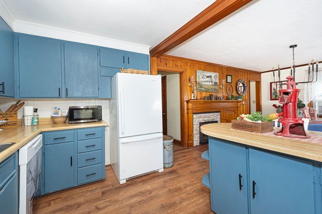 11 Myrtle Rd, Gardner, MA 01440