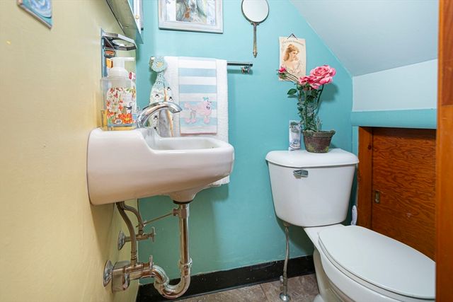 11 Myrtle Rd, Gardner, MA 01440