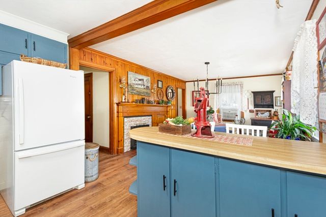 11 Myrtle Rd, Gardner, MA 01440