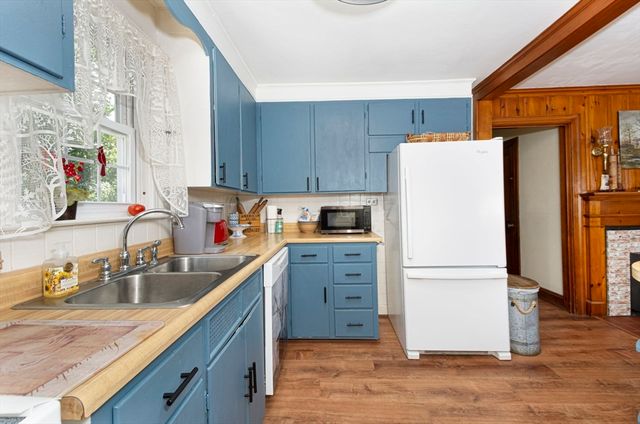 11 Myrtle Rd, Gardner, MA 01440