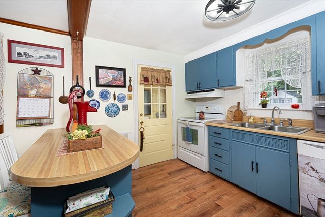 11 Myrtle Rd, Gardner, MA 01440