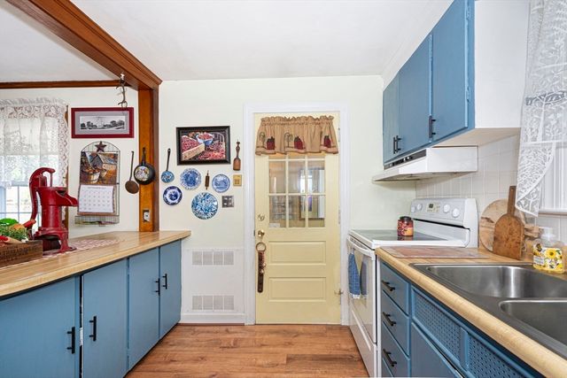11 Myrtle Rd, Gardner, MA 01440
