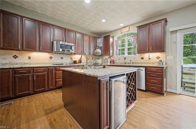 237 Castleberry DR, Chesapeake, VA 23322