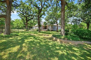 102 Santee Drive, Lake Kiowa, TX 76240
