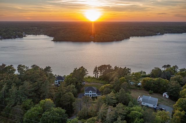 7 Great Pines Dr, Bourne, MA 02532