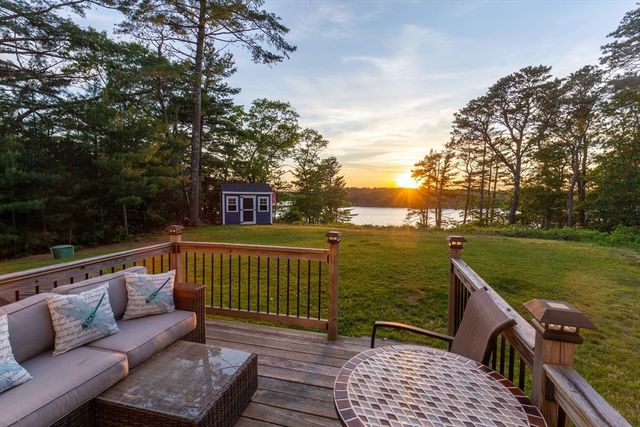 7 Great Pines Dr, Bourne, MA 02532