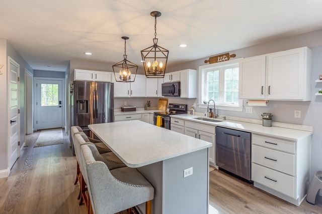 7 Great Pines Dr, Bourne, MA 02532