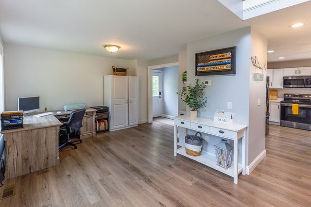 7 Great Pines Dr, Bourne, MA 02532