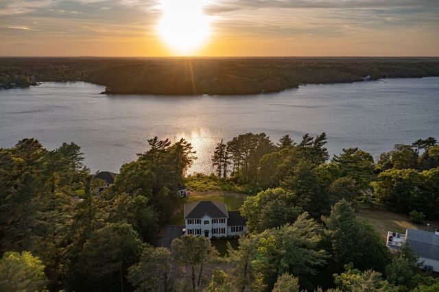 7 Great Pines Dr, Bourne, MA 02532