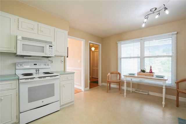 327 Parkland Drive SE, Cedar Rapids, IA 52403