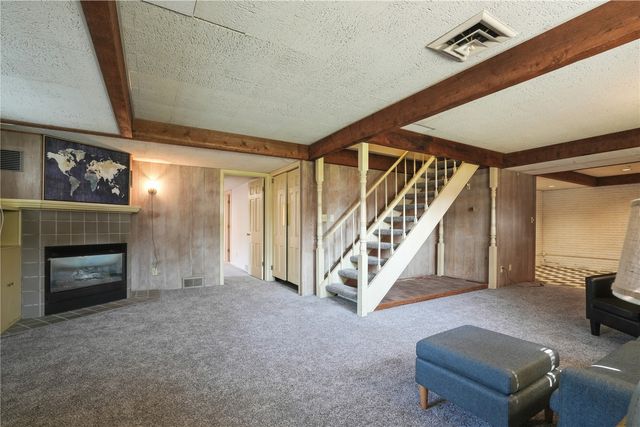 327 Parkland Drive SE, Cedar Rapids, IA 52403