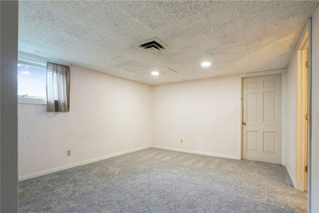 327 Parkland Drive SE, Cedar Rapids, IA 52403