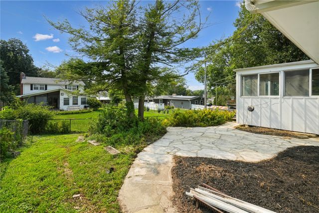 327 Parkland Drive SE, Cedar Rapids, IA 52403