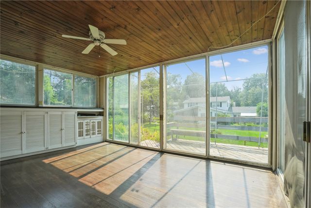 327 Parkland Drive SE, Cedar Rapids, IA 52403