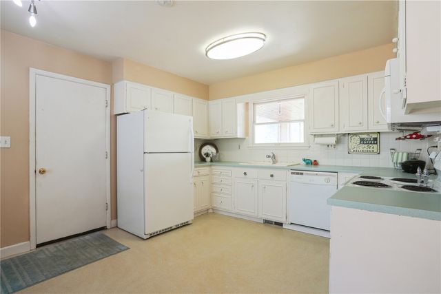 327 Parkland Drive SE, Cedar Rapids, IA 52403