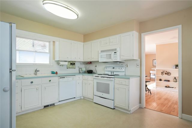 327 Parkland Drive SE, Cedar Rapids, IA 52403